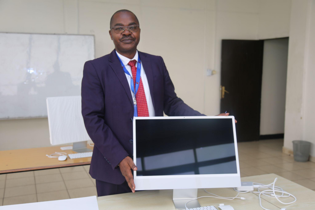 Apple computers donated to University of Kigali 