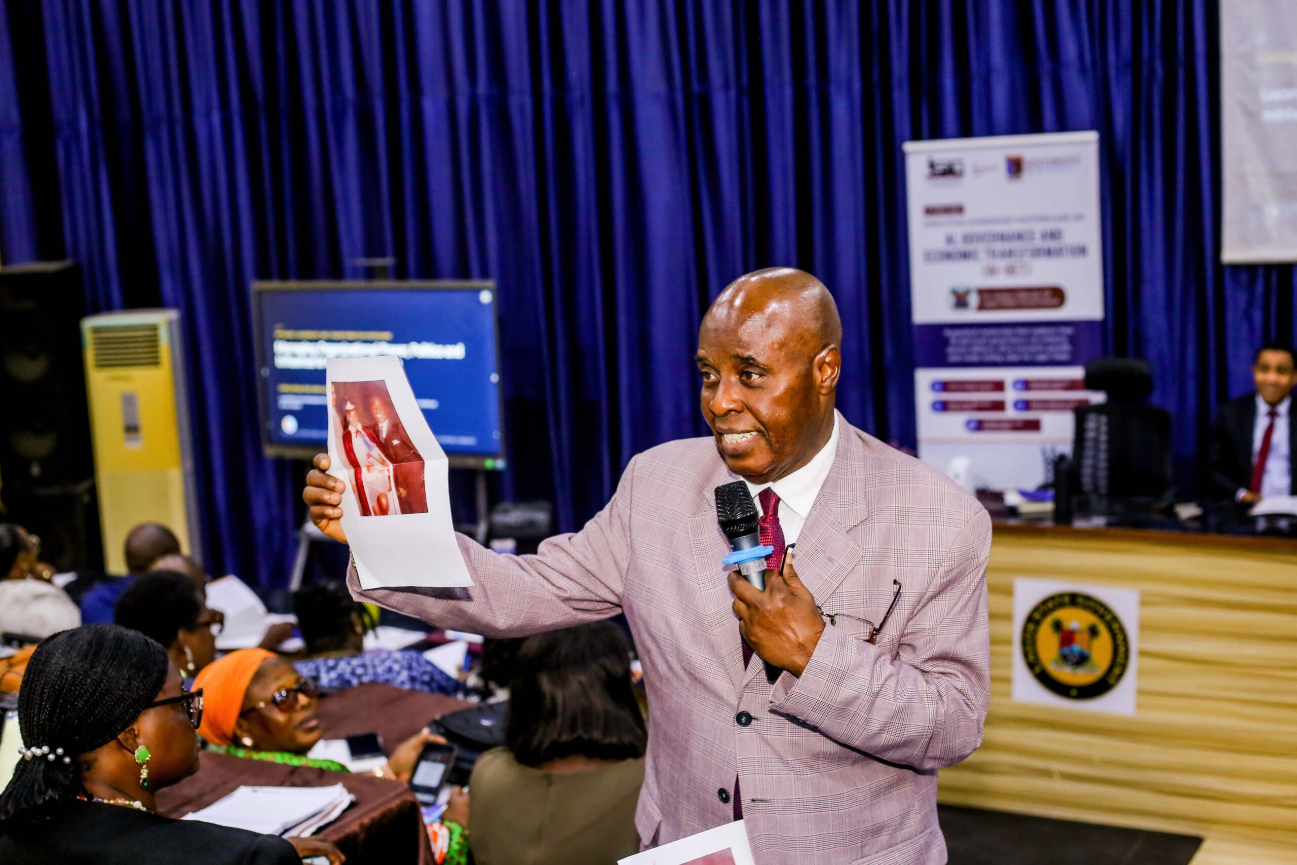 Professor Olusoji James George, programme convener, facilitating an interactive discussion.